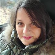 Appassionata della lingua italiana, della storia e geografia, di letteratura e francese. Amo insegnare e trasferire curiosità